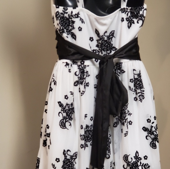 💖NWOT💖 Trixie B&W Junior Dress - Picture 4 of 8